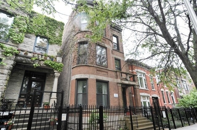 Foto del edificio - 1648 N Oakley Ave
