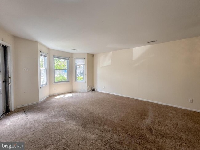Building Photo - 38 Hopewell Ln