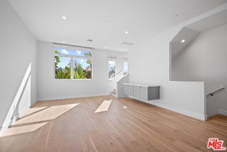 Building Photo - 3232 S Barrington Ave