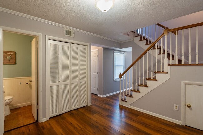 Foto del edificio - 1017 Stevens Creek Rd