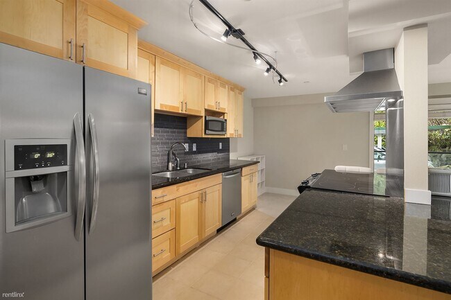 Foto del edificio - 1 br, 1 bath Condo - 3204 81st Place South...