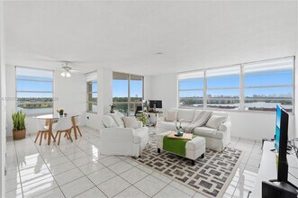 Building Photo - 1351 NE Miami Gardens Dr