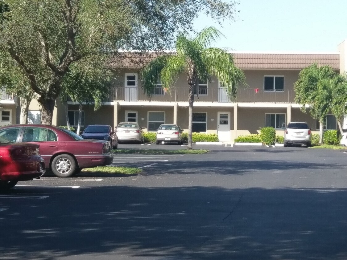 2700 Casita Way Unit 112, Delray Beach, FL 33445 Condo for Rent in