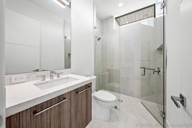 Building Photo - 326 NE Wavecrest Way