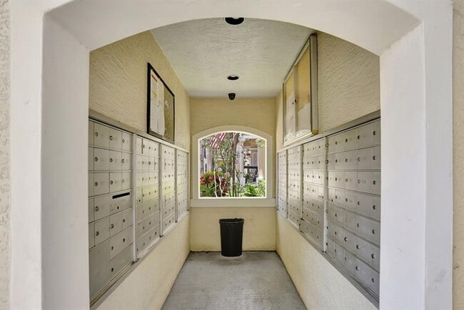 Building Photo - 5800 W Sample Rd