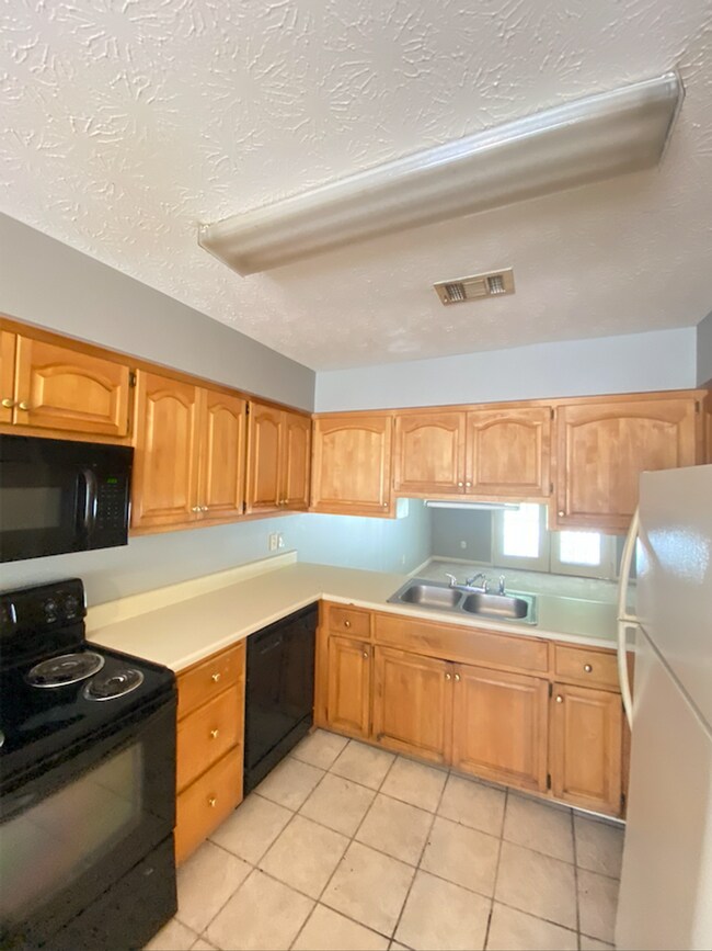 Foto del edificio - Northpointe Duplex Available for May!