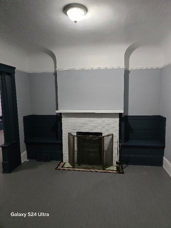 Building Photo - 1380 E 85th St