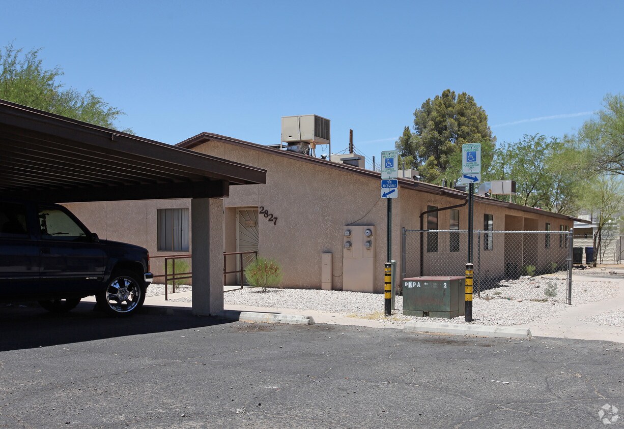 Building Photo - 2827-2841 N Edith Blvd