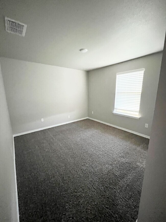 Foto del edificio - Half off deposit for OCTOBER