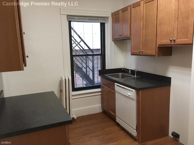Building Photo - 2 br, 1 bath  - 1039 Massachusetts Ave # 1039