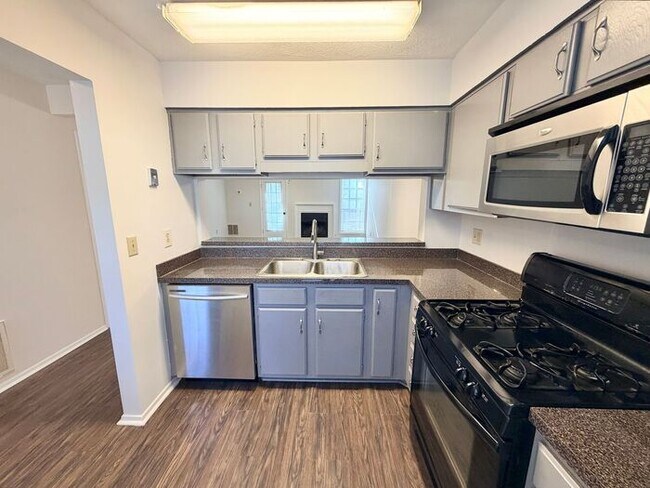 Foto del edificio - Gorgeous Doraville 2 Bed-2.5 Bath Townhouse, Roommate Floor plan!