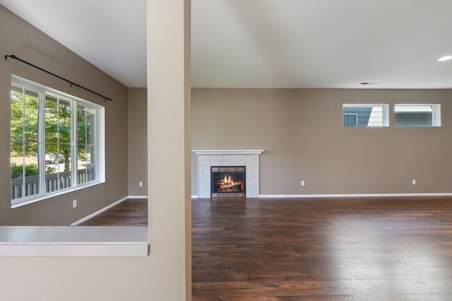 Building Photo - Move in Ready! 3 bed plus bonus room - 187...