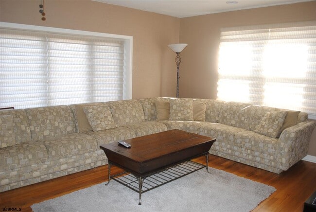 Foto del edificio - 110 N Gladstone Ave