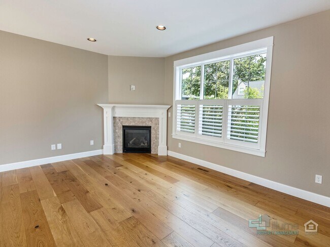 Building Photo - 264 D Ave