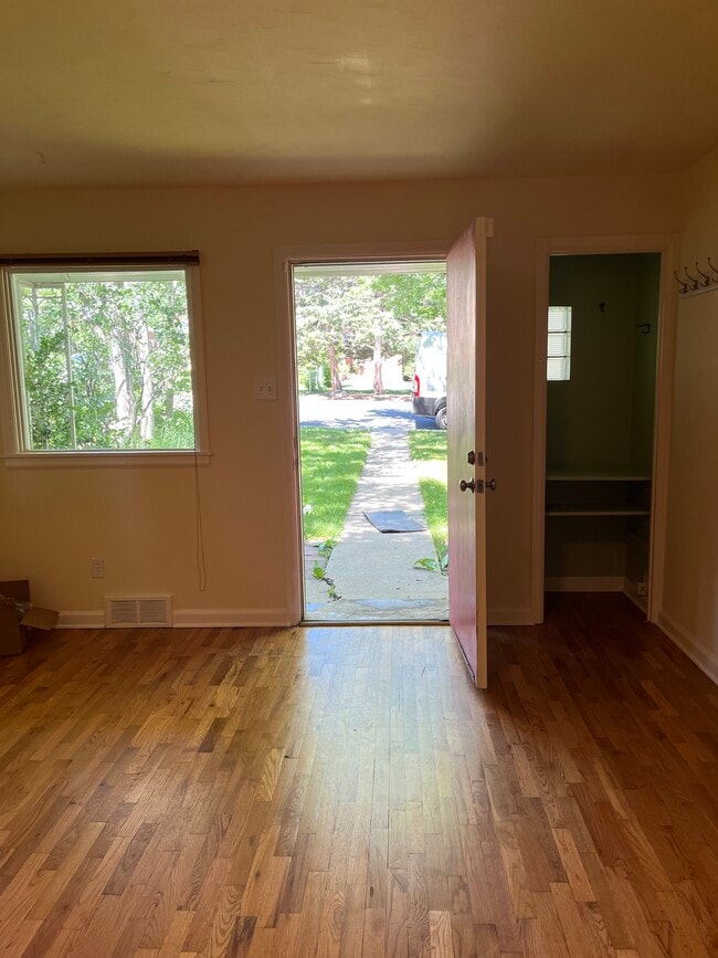 Building Photo - 812 18th St