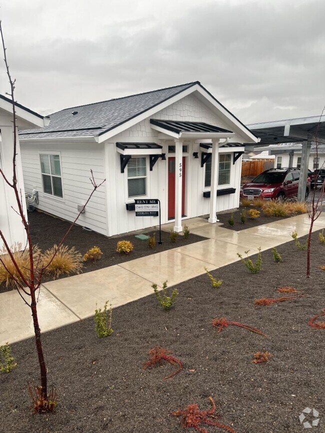 Skidmore Academy Historic District Apartments for Rent with Washer