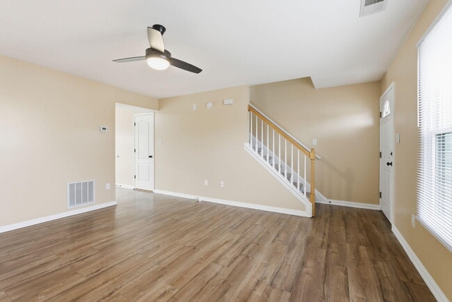 Building Photo - 405 Maryrose Dr