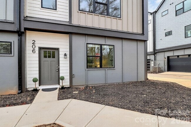 Building Photo - 206 Nelson Ave