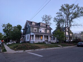 Building Photo - 212 Penn St