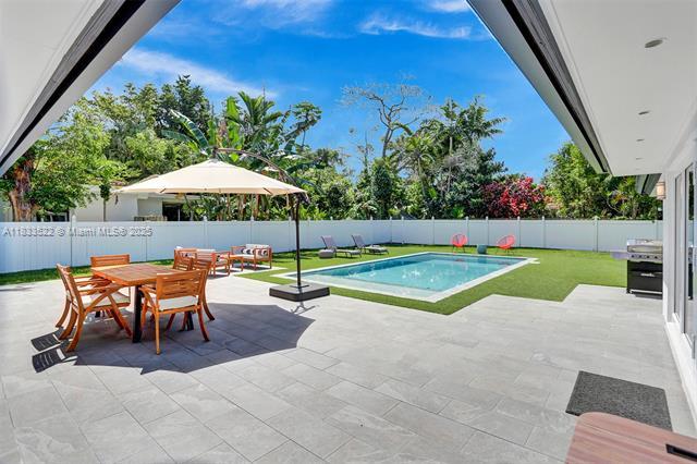 Foto principal - 806 NE 92nd St