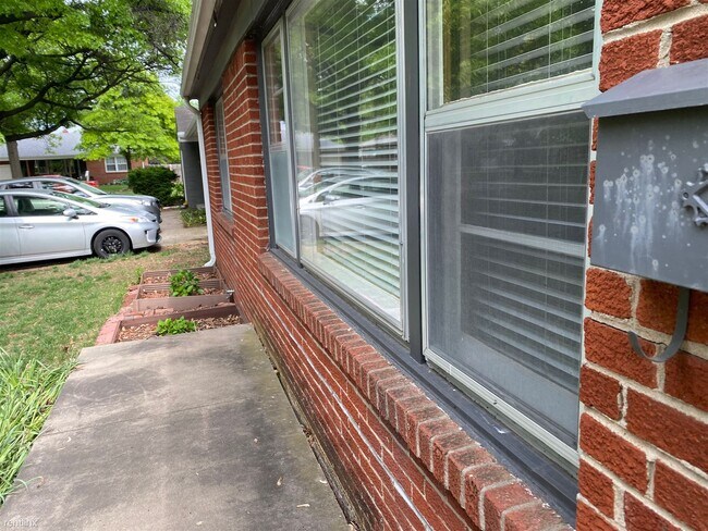 Building Photo - 6127 E Rockwood Rd