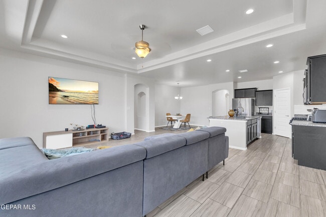 Building Photo - 1044 Gaitan St