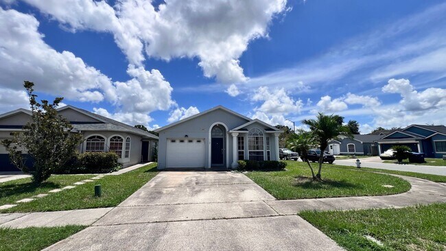 Building Photo - Spacious 3BR Corner Lot Home with Large Fe...