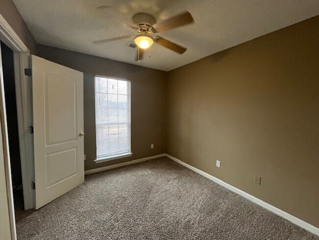 Foto del edificio - Renovated 3 Bedroom 2 Bath Home with 2 Car Garage for Rent!!