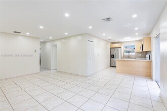 Building Photo - 1214 NW 34th Ave