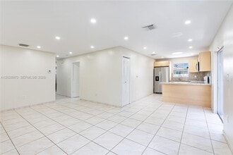 Building Photo - 1214 NW 34th Ave