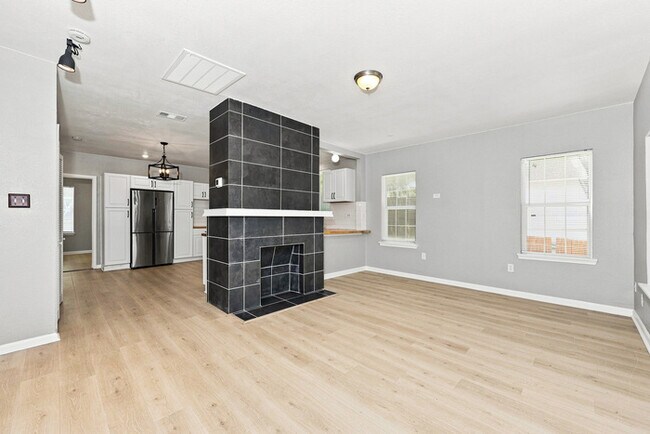 Foto del edificio - 823 Havendon Cir