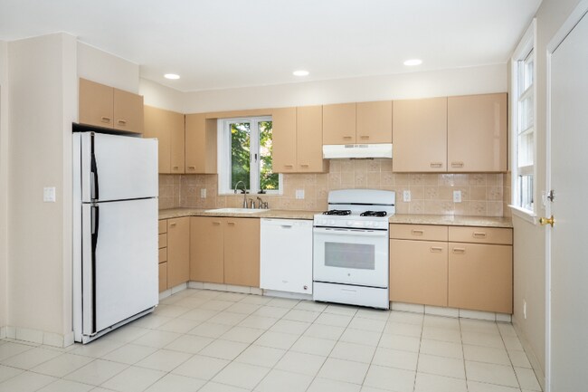 Foto del edificio - 102 Woodland Ave