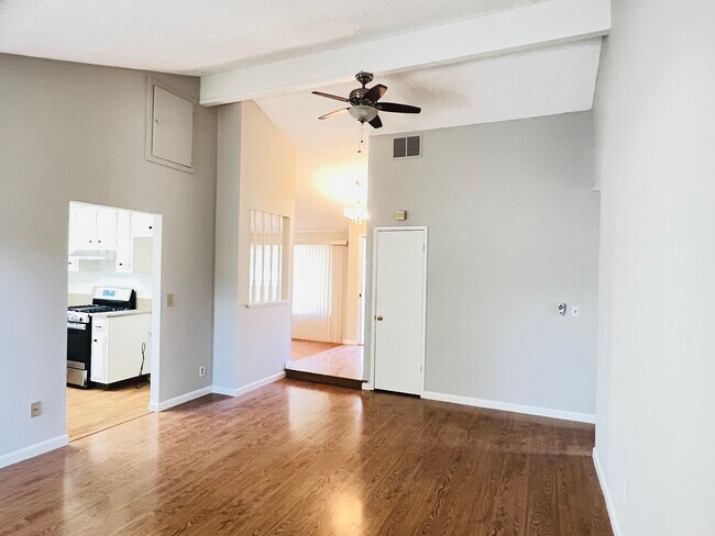 Building Photo - 5089 Brittany Dr
