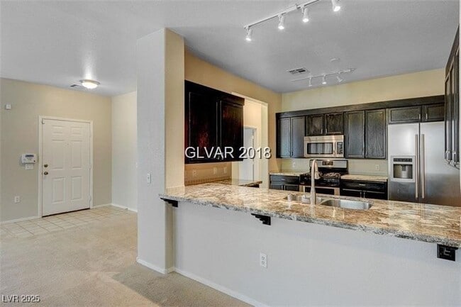 Foto del edificio - 720 Peachy Canyon Cir