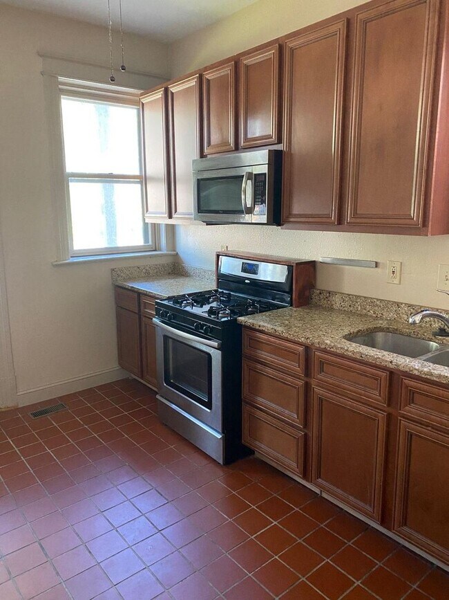 Foto del edificio - 4451 Pershing Ave