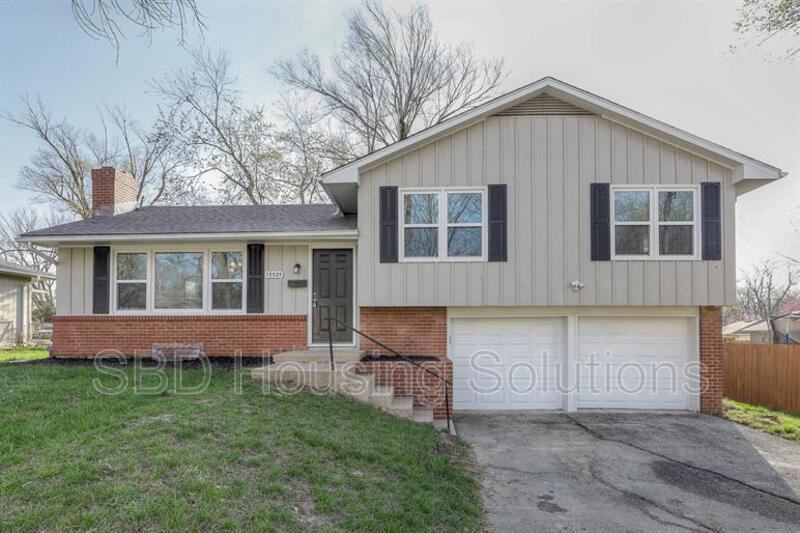 13525 Applewood Dr, Grandview, MO 64030 House for Rent in Grandview, MO