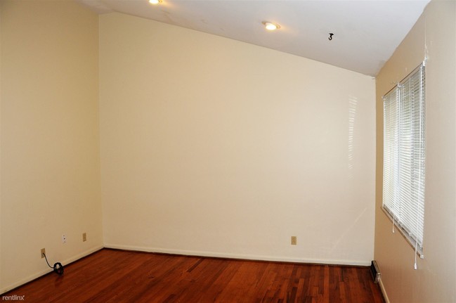 Building Photo - 77 W Northwood Ave
