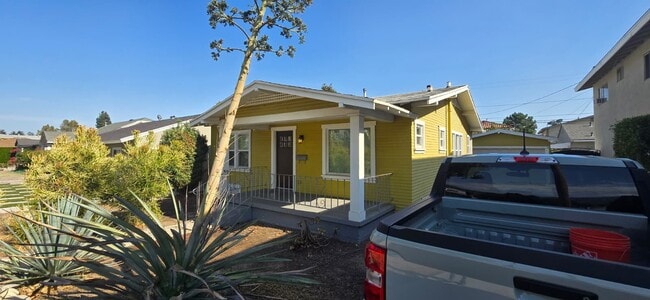 Building Photo - 856 W Colorado Blvd