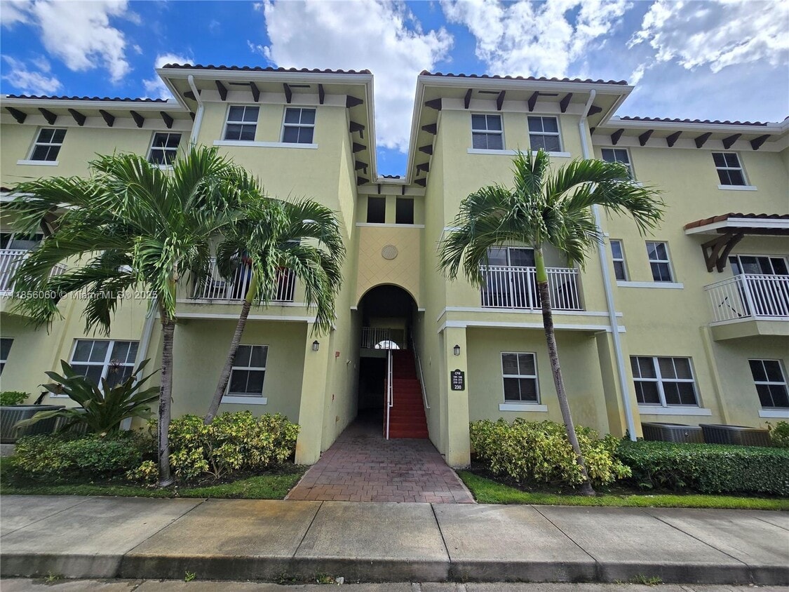 Foto principal - 230 NW 109th Ave