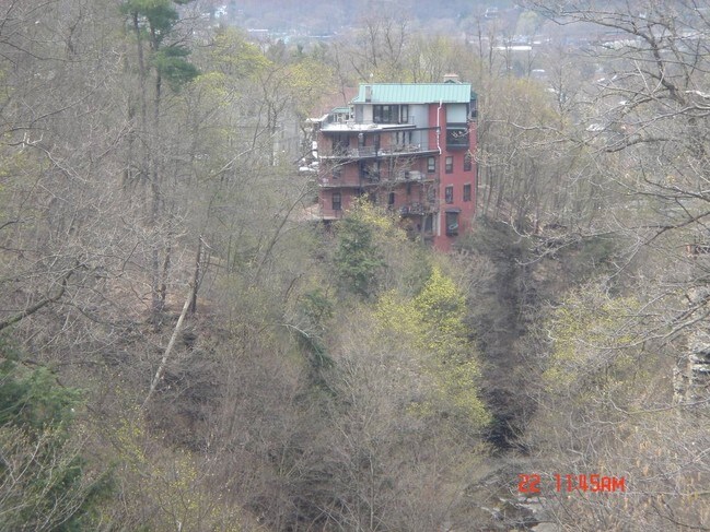 Foto del edificio - 120 Highland Pl