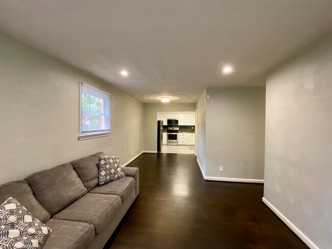 Building Photo - 6429 Tuttle Ave