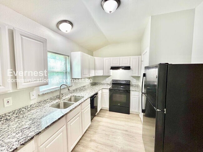 Foto del edificio - 152 Creek Cove Dr