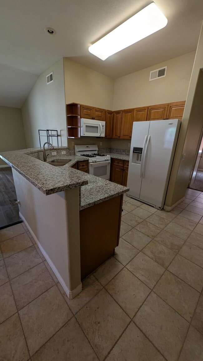 Cocina abierta - 5621 Grand Prix Ct