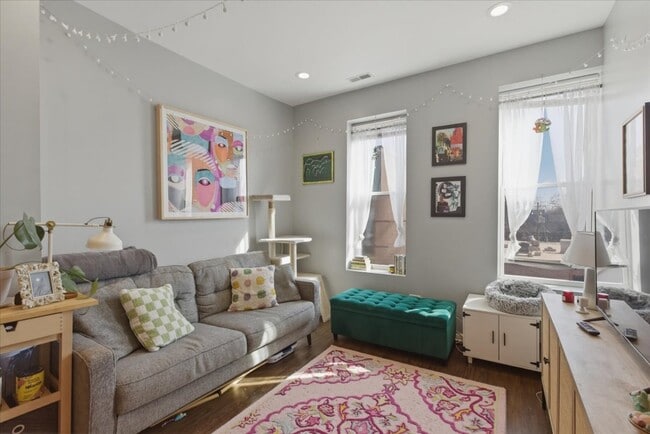 Foto del edificio - 1654 W Cortland St