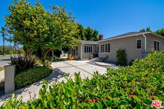 Building Photo - 424 Highland Ave