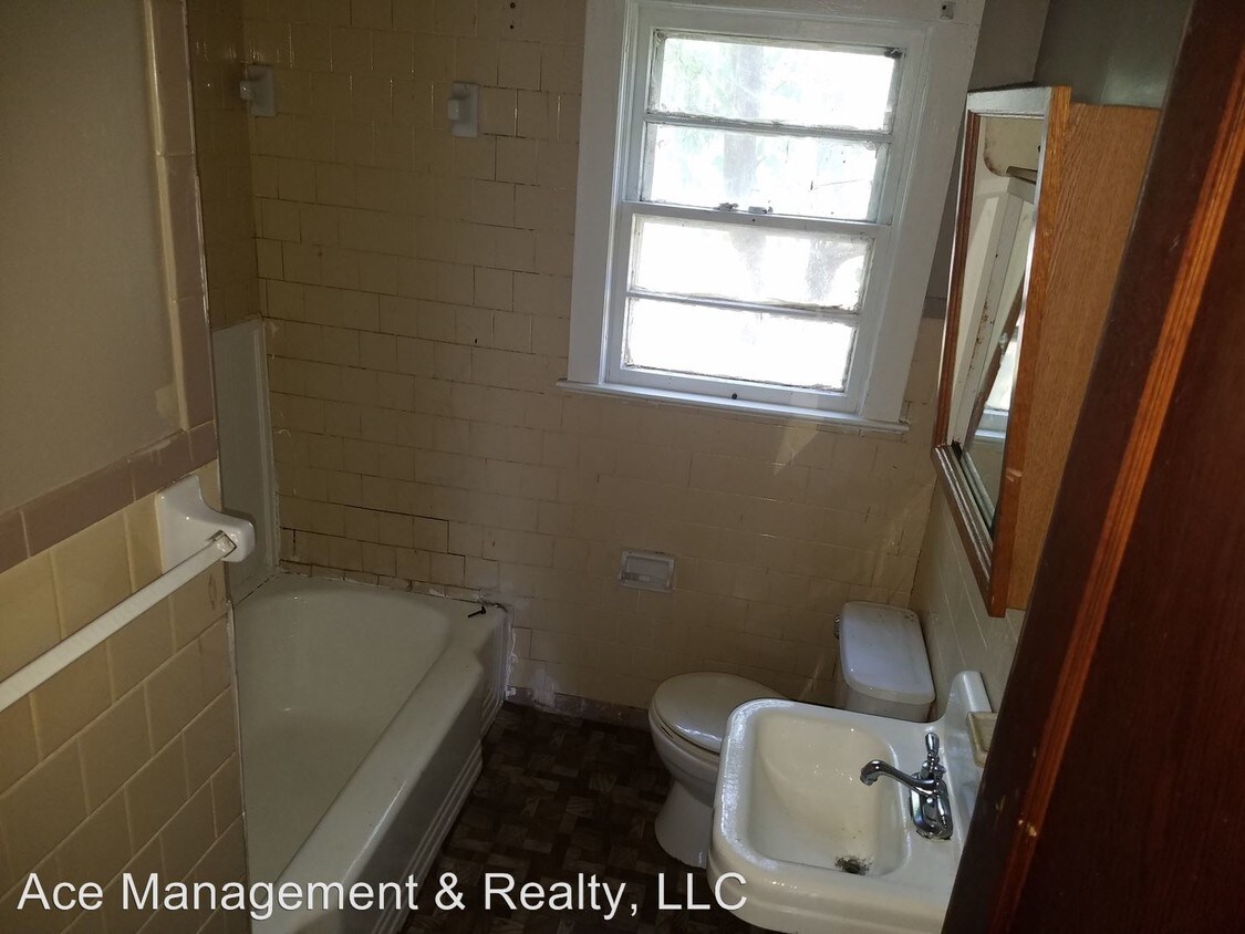 Building Photo - 3 br, 1 bath House - 617 4th Ave SW