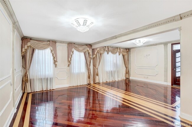 Foto del edificio - 94-10-94-64 64th Rd
