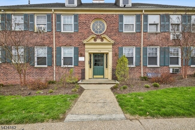 Building Photo - 176 Millburn Ave