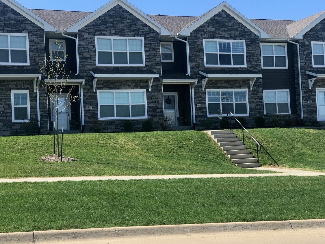 Foto principal - 4837 E Court St