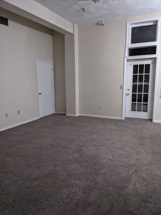 Foto del edificio - 303 W Main St